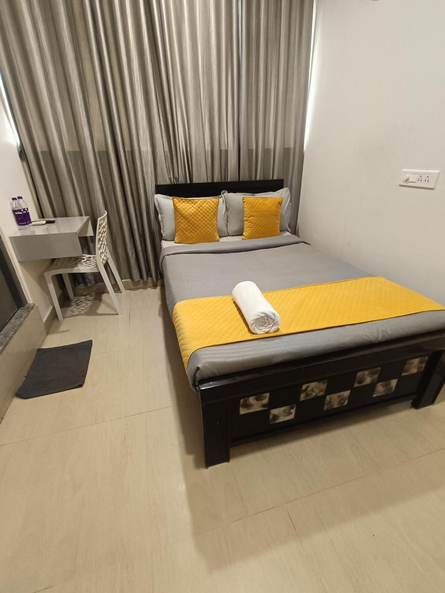 Yellow Bells Signature Hitec City 하이데라바드 외부 사진